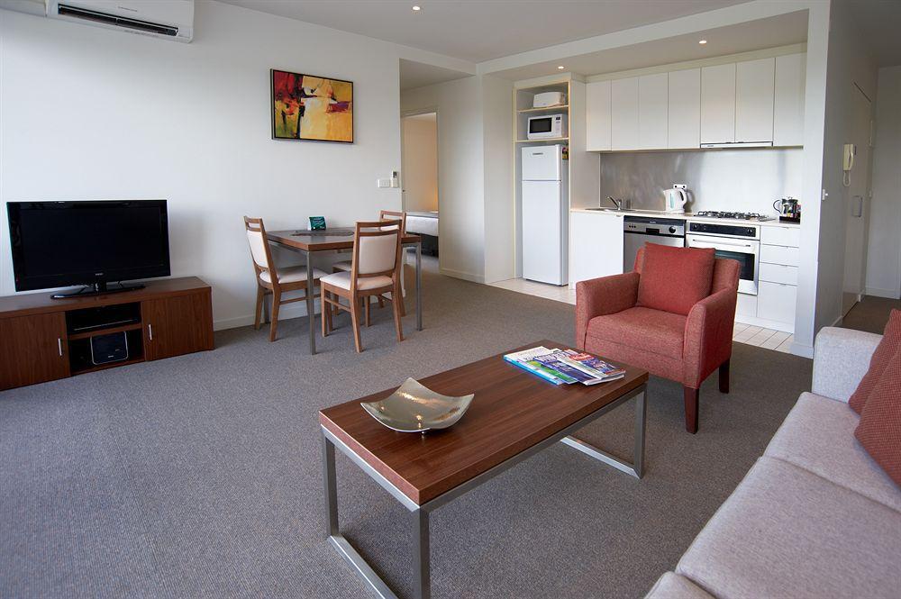 Quest On Dorcas Aparthotel Melbourne Exterior photo